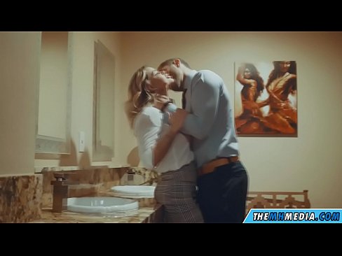 ❤️ Ketika seorang pirang berdada menggoda Anda di toilet umum ❤❌  Sex di porno id.epoxyflooringjanesville.top ️❤